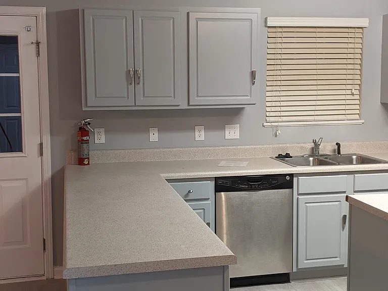 154 Cranbrook Ct — Photo 10