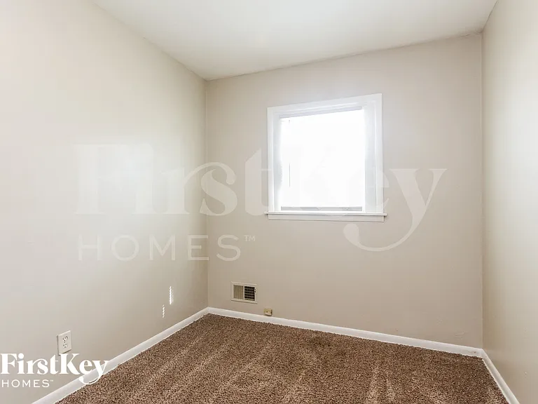 1425 Western Dr — Photo 11