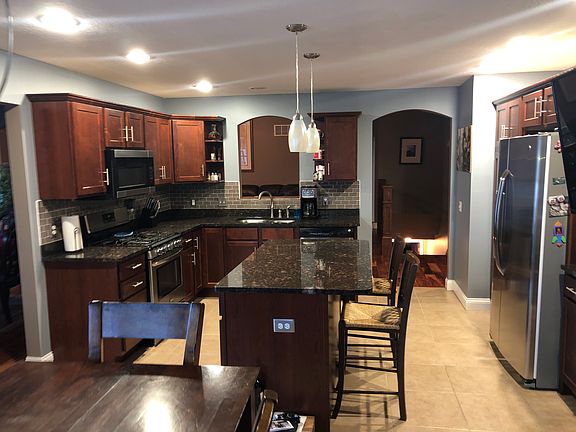 Large eat in kitchen 