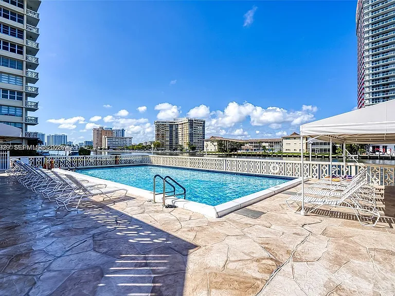 1817 S Ocean Dr #823 — Photo 12