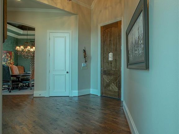 3rd image of 509 Holly Ct