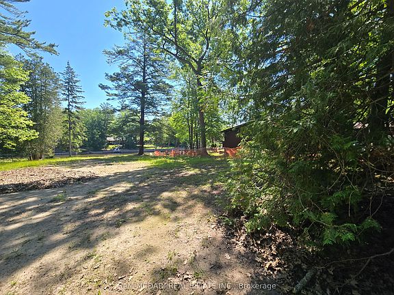 3rd image of 490 Oxbow Park Dr
