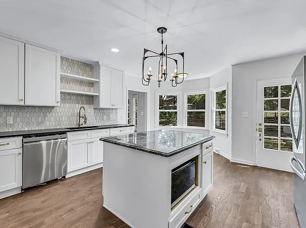 4 bed, 3.5 bath, 2500 sqft, $4,500 — Photo 4