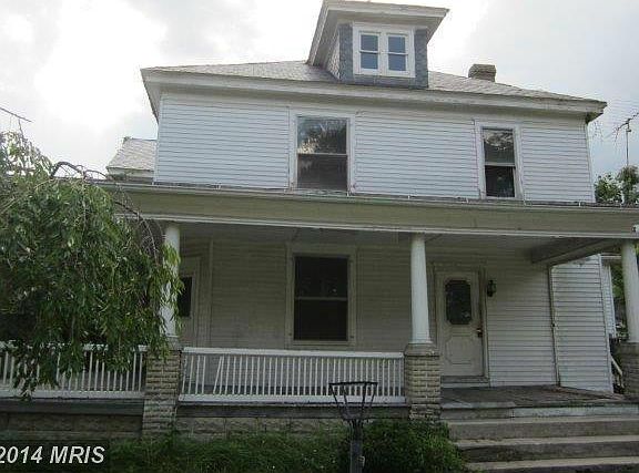 2nd image of 210 Railroad Ave
