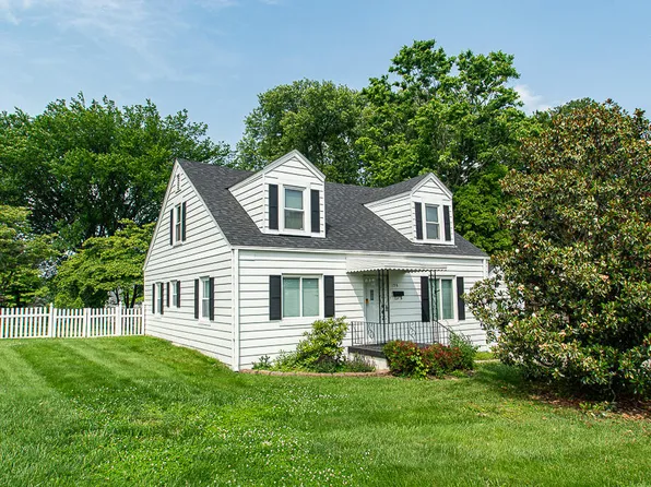 135 Rolling Acres Dr, Frankfort, KY 40601