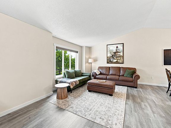 5th image of 426 17th St E