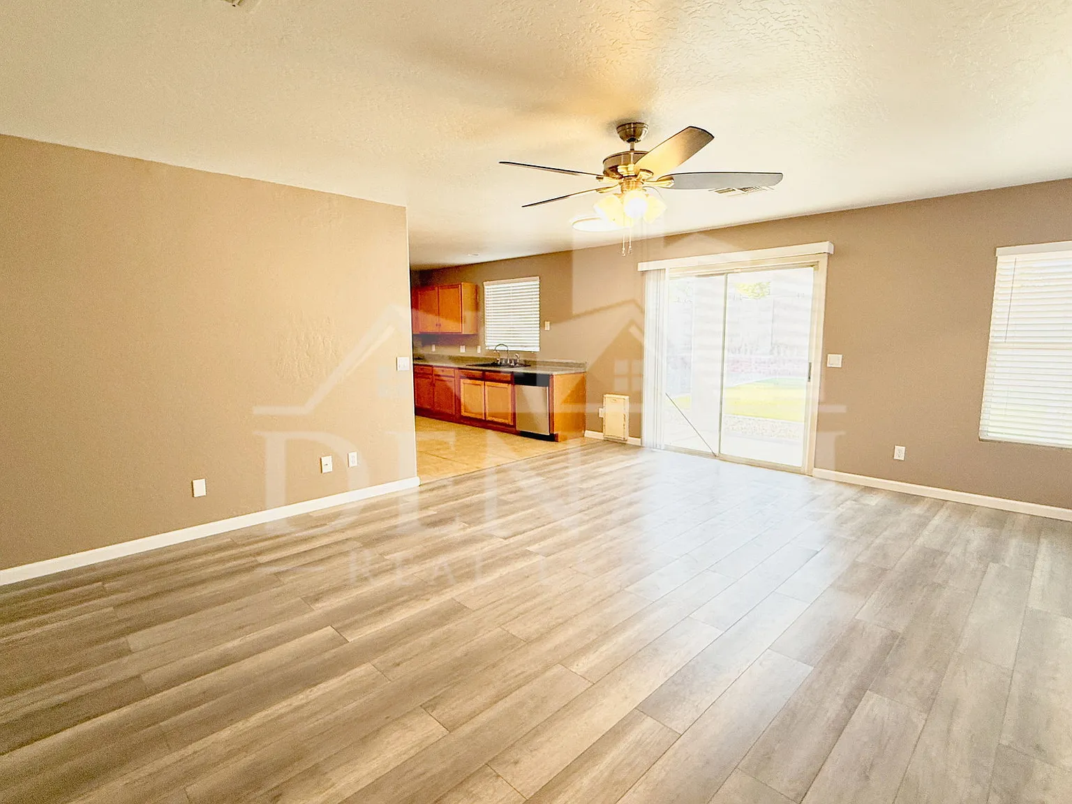 4 bed, 2.0 bath, 1832 sqft, $2,000 — Photo 4