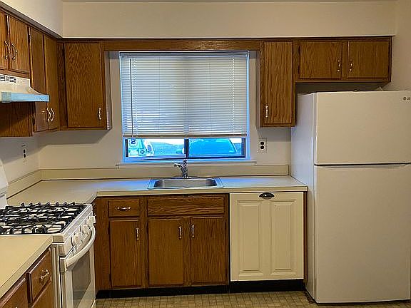 4th image of 2411 Old Stone Mill Dr #2411