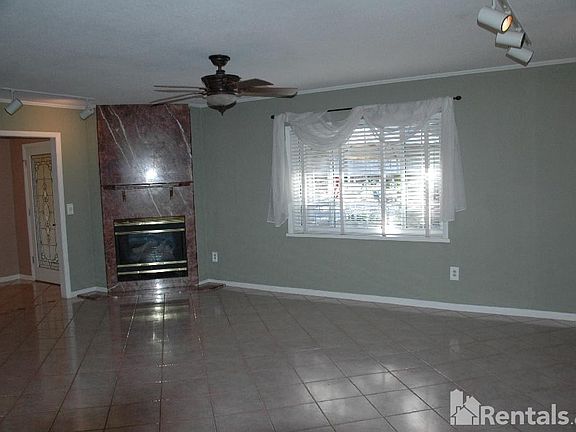 2nd image of 2047 Kingston Ct