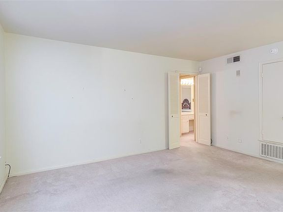 2nd image of 3730 Fairfield Ave Unit 236