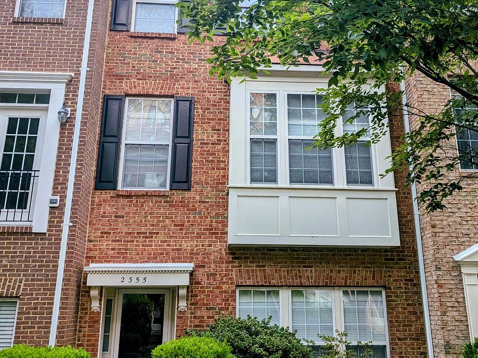 3 bed, 2 full bath 2 half bath townhouse at 2355 Huntington Station Ct.
