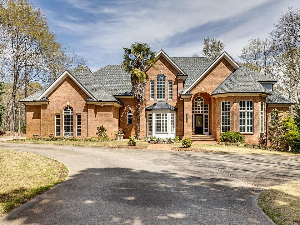 2nd image of 121 Pentland Ct