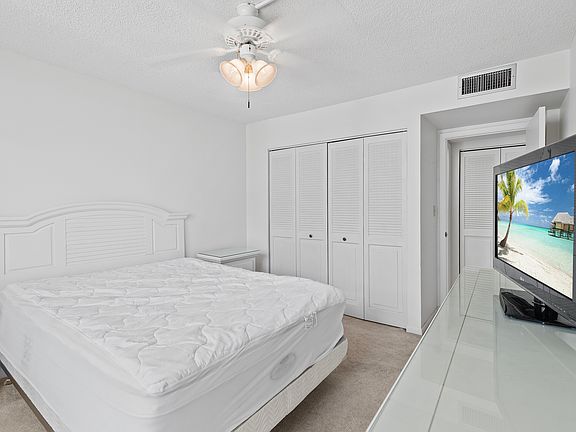 5th image of 6701 N University Dr Floor 2