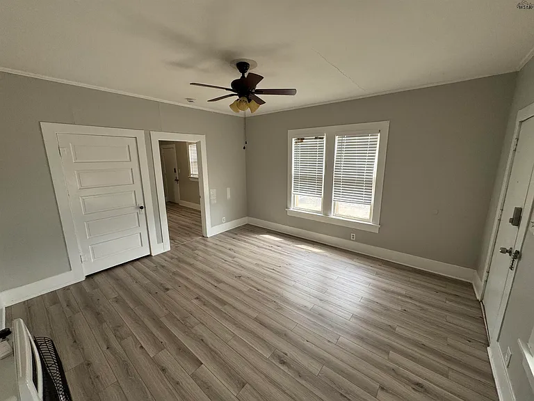 1105 Bluff St — Photo 3