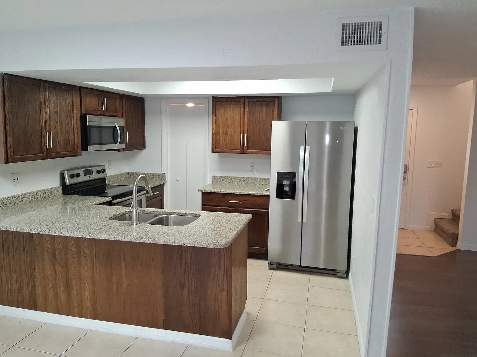 3 bed, 2.5 bath, 1400 sqft, $1,950 — Photo 4