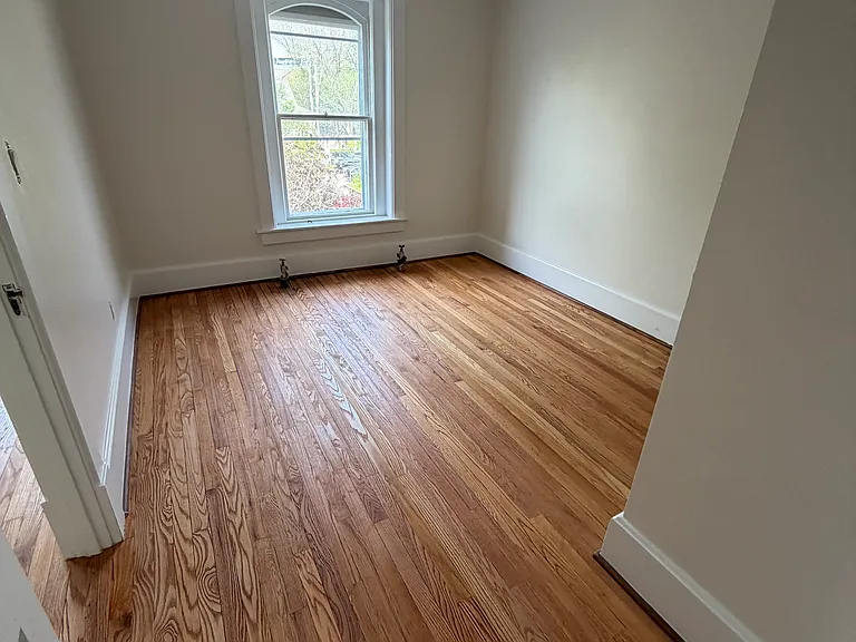 308 N Linn St #4 — Photo 5