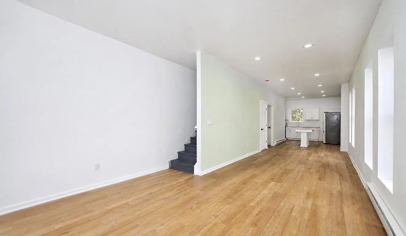 3 bed, 1.5 bath, 1400 sqft, $1,690 — Photo 4
