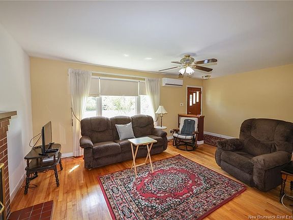 5th image of 229 Fulton Ave