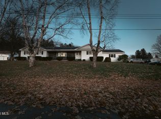 106 Country Ridge Ct, Amsterdam, NY 12010