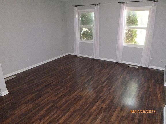 5th image of 160 W Stevenson Dr
