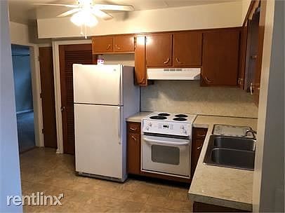 408 Lindsay Ct - 1 - kitchen