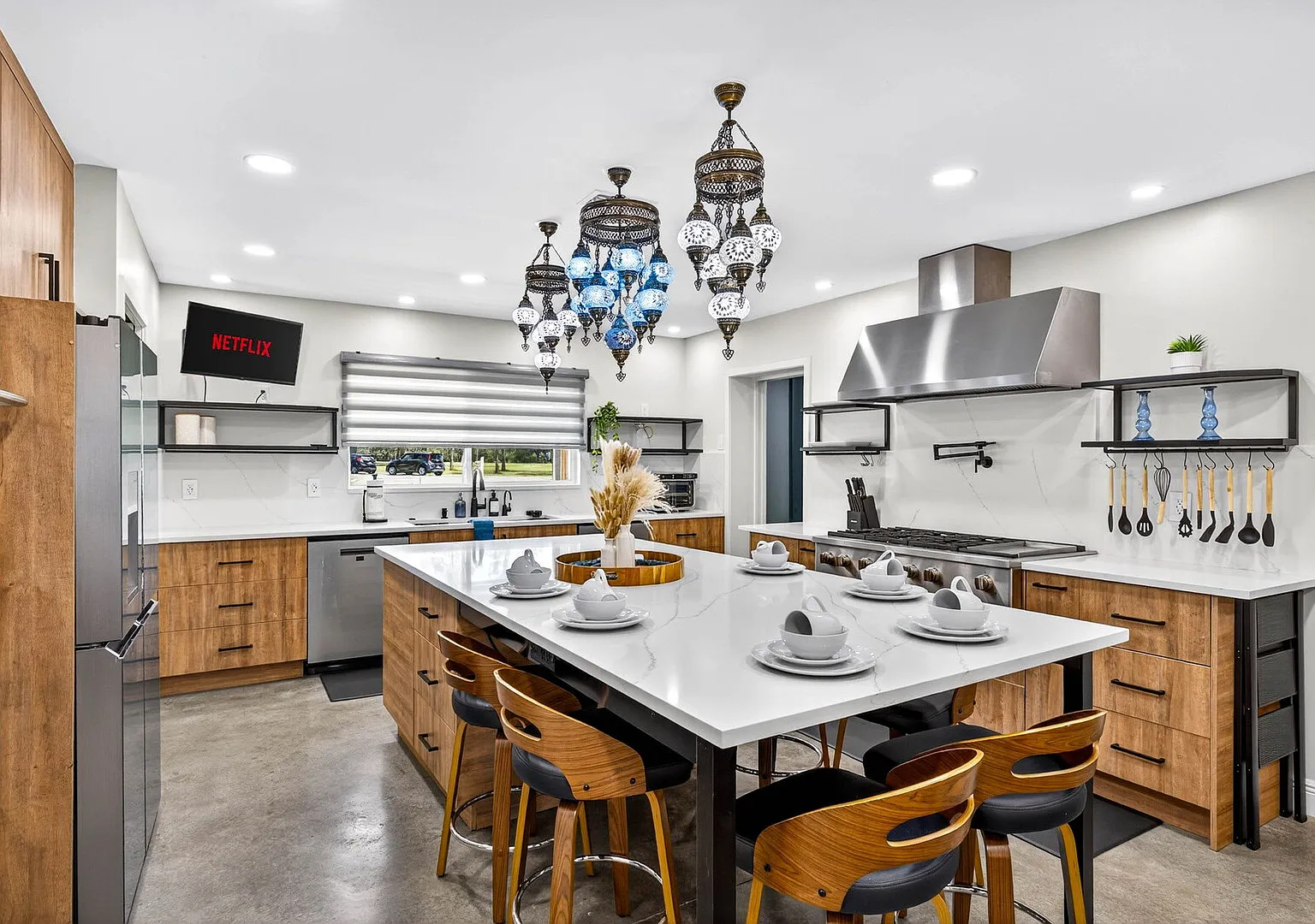 The Fairway Estate | Sleeps 20 | 8BR w/Pool & Spa — Photo 2