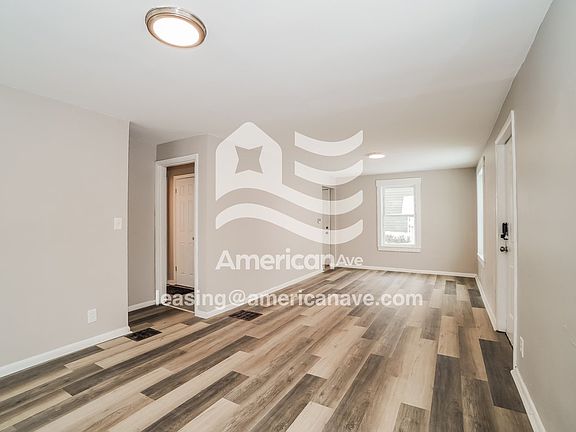 599743_004_living_room_14320455.jpg