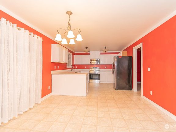 5th image of 17504 85th Avenue Ct E