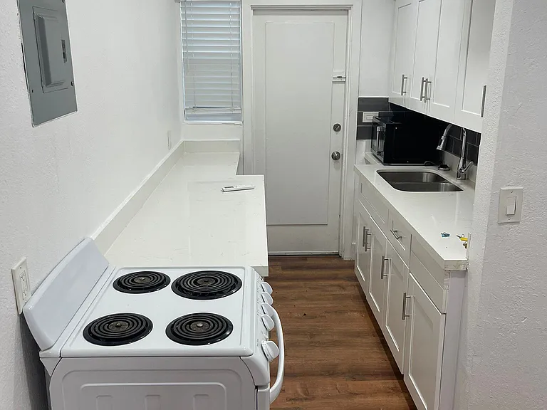 8329 Byron Ave #5 — Photo 4