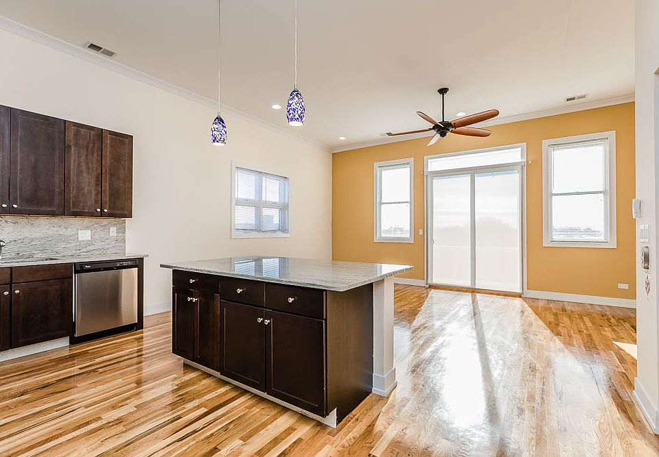 KITCHEN - LIVING ROOM