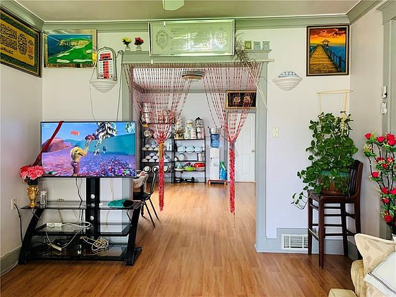 5th image of 4209 Windsor Ave