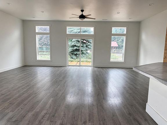 5th image of 1043 Potts Dr