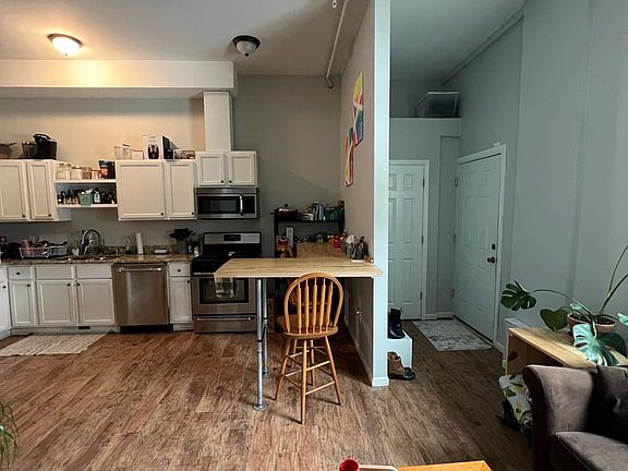 2nd image of 1901 Fillmore St NE APT 1