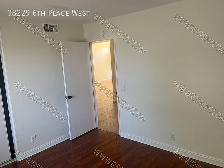 38229 6th Pl W — Photo 5