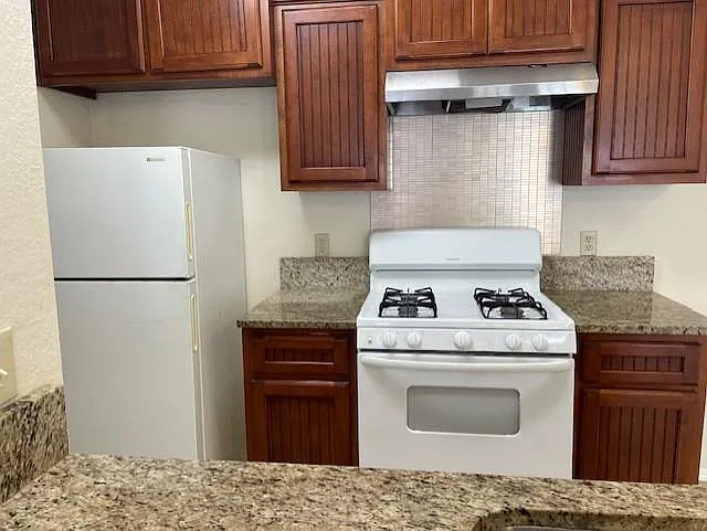 3 bed, 2.0 bath, 1073 sqft, $1,495 — Photo 3