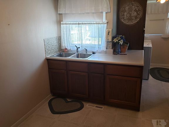 3rd image of 802 Gholson St