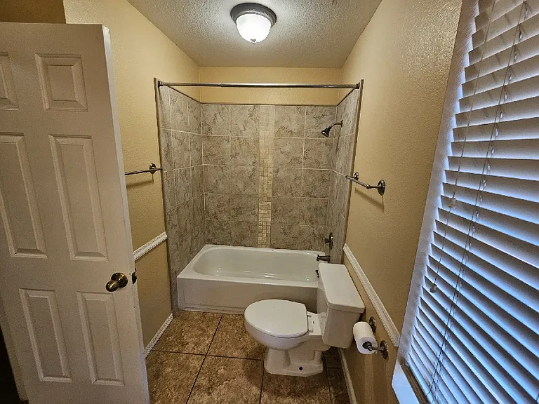 19411 N 77th Ave — Photo 14