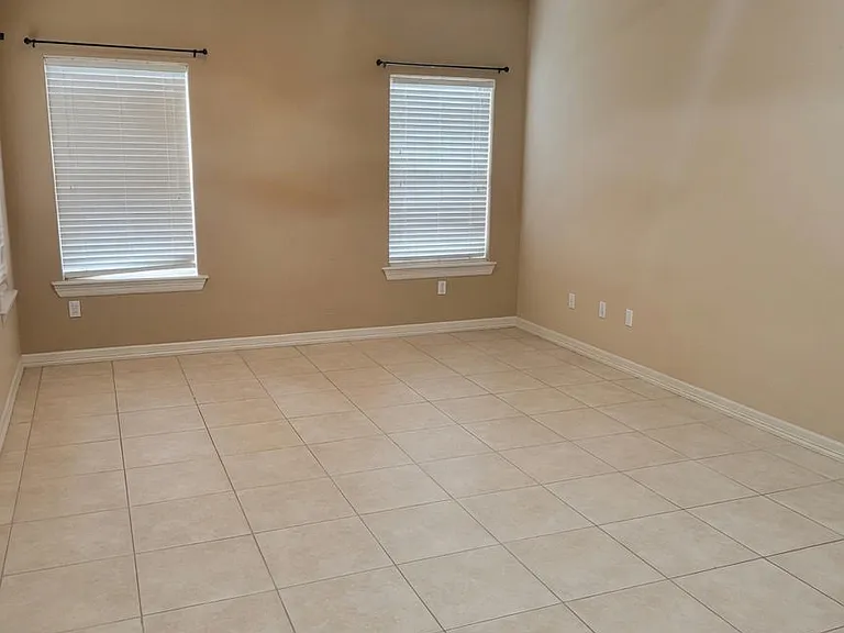 3714 Illeana St — Photo 6