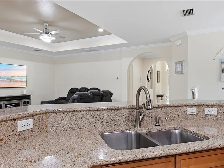 13818 Farnese Dr — Photo 8