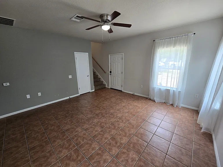 1604 Singleton Ave — Photo 5