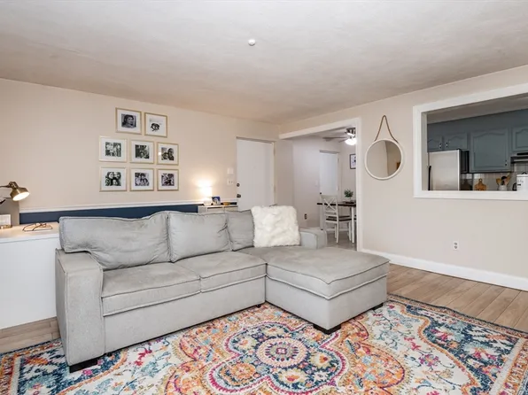 60 Colonial Dr Unit 3, Andover, MA 01810
