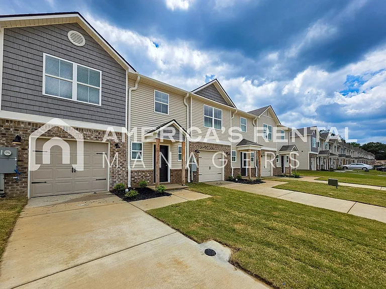 4115 Hudson Rd — Photo 3