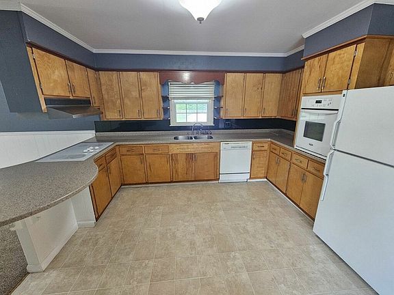 2nd image of 985 Melrose Dr
