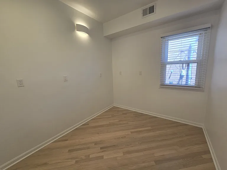2255 W Huron St #1R — Photo 5
