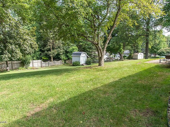 5th image of 664 Knollwood Dr