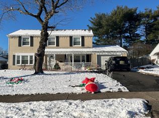 17 Marigold Ln, Willingboro, NJ 08046