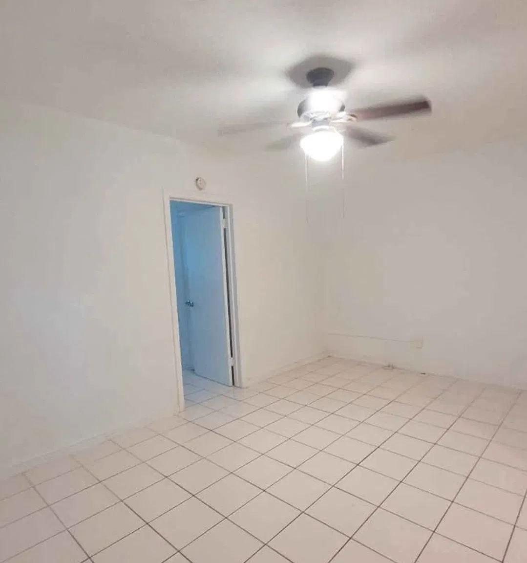 NE 171st St, North Miami Beach — Photo 3