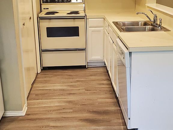 Kitchen and Laundry area with full size washer and dryer.