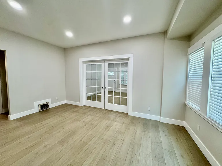 2411 E St — Photo 20
