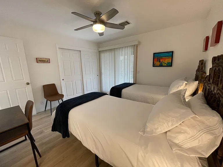Secondary bedroom in 2 twin XL configuration
